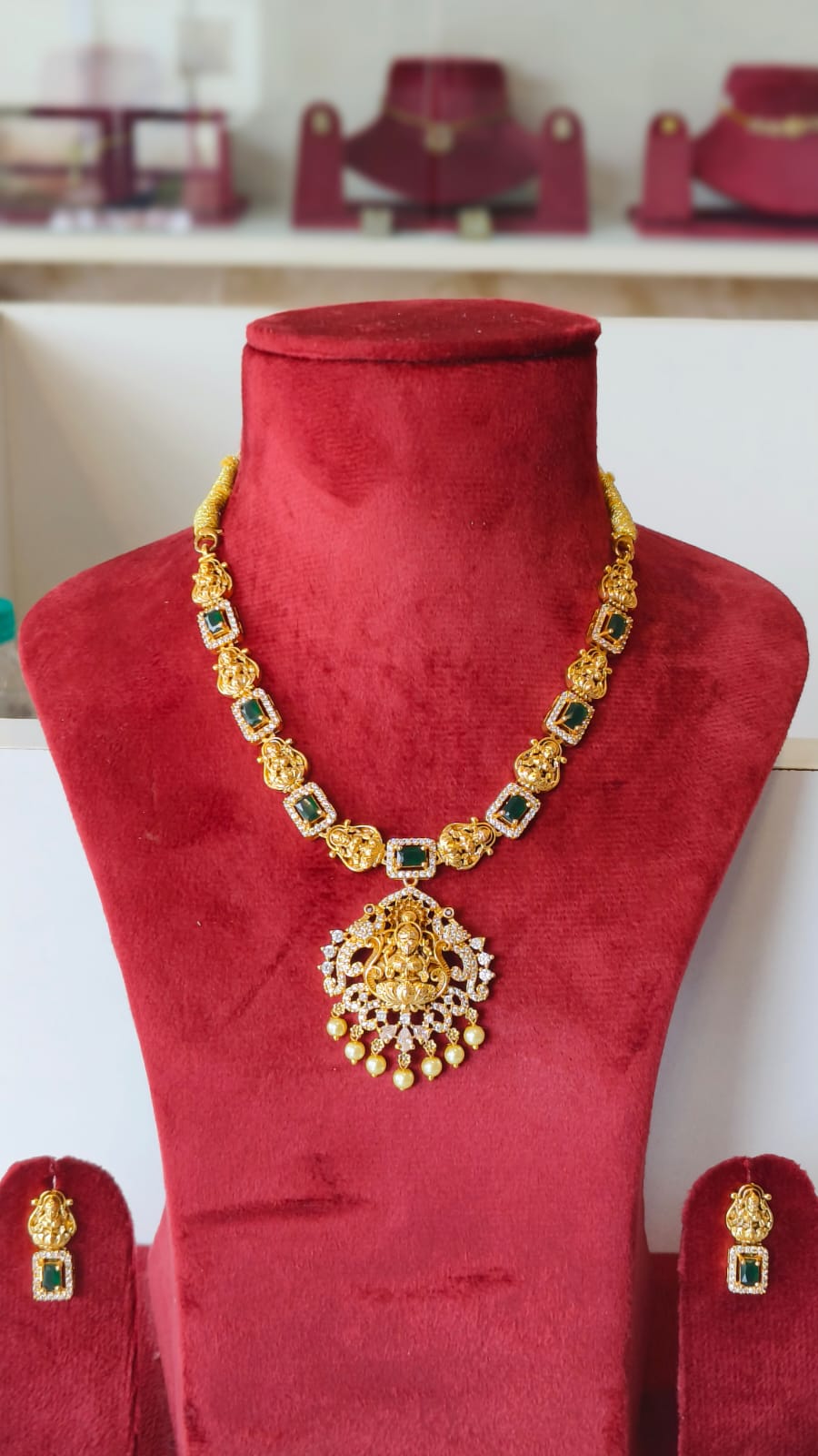 Lakshmi Pendant Traditional Look Short Necklace