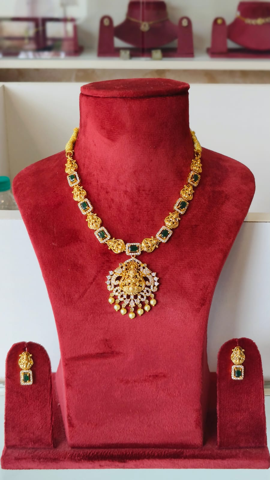 Lakshmi Pendant Traditional Look Short Necklace