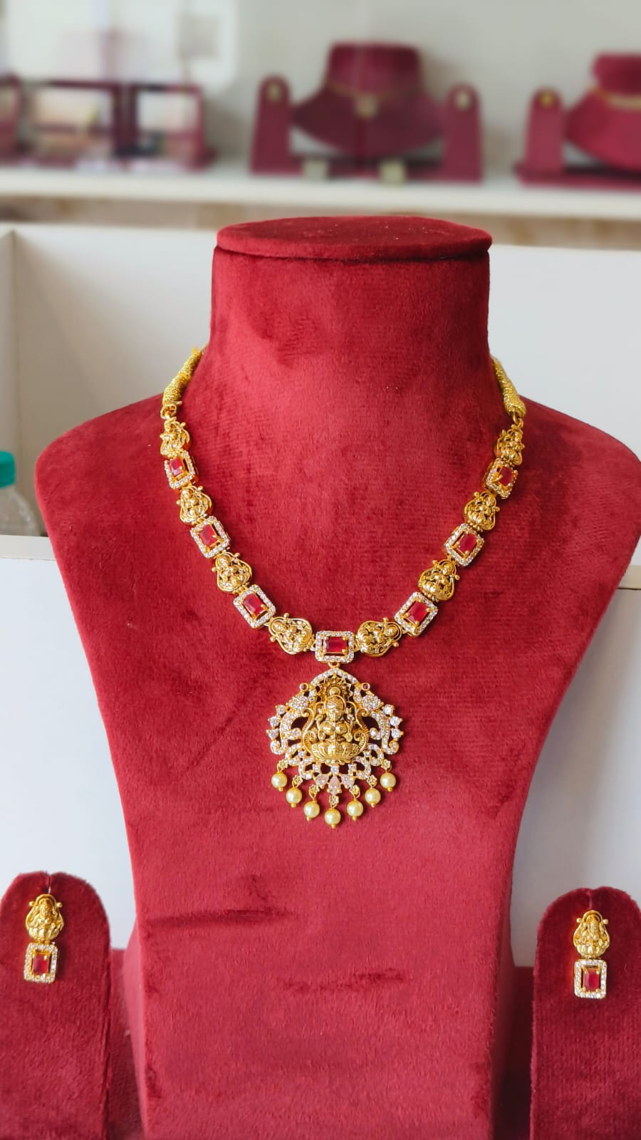Lakshmi Pendant Traditional Look Short Necklace