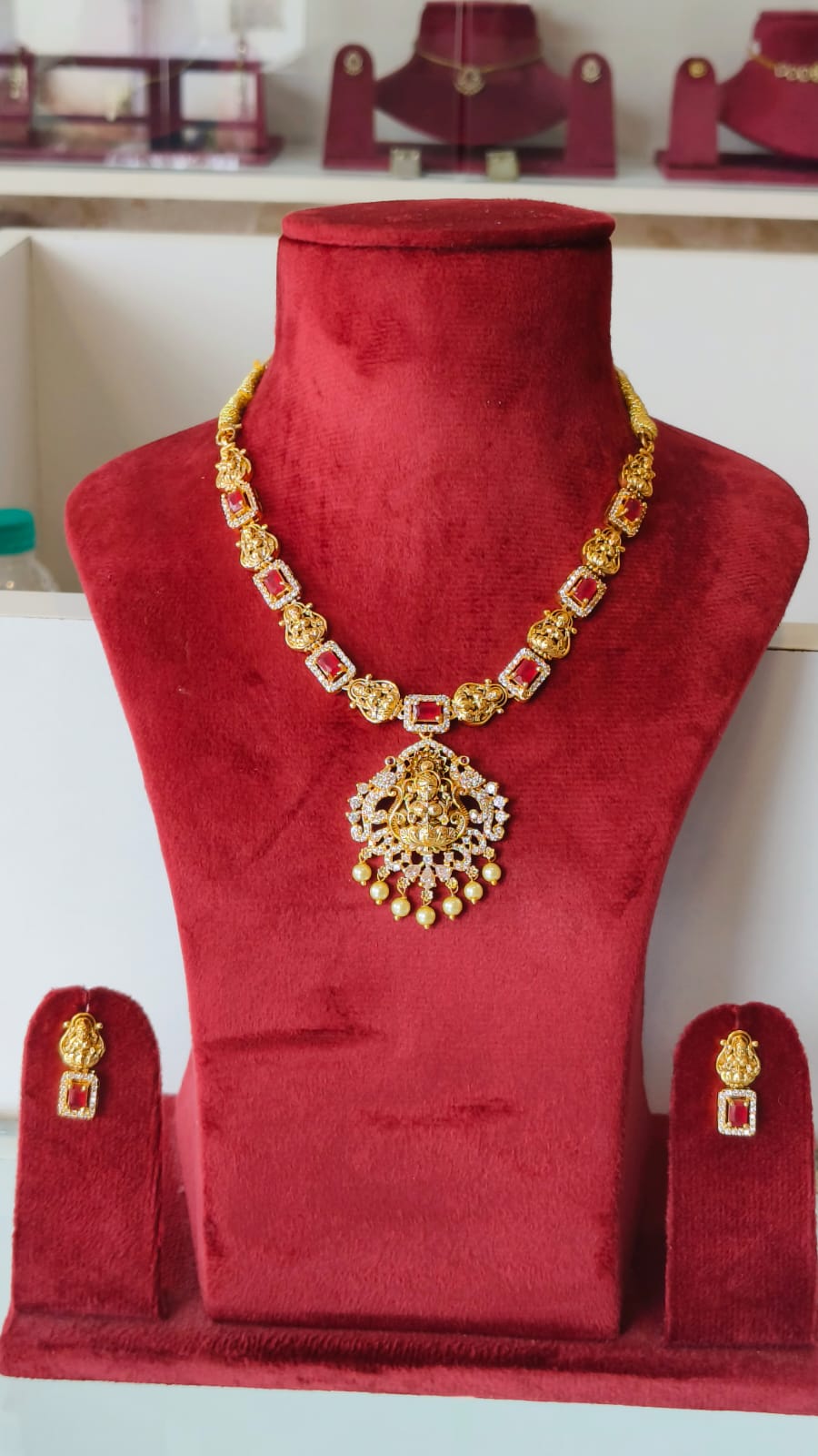 Lakshmi Pendant Traditional Look Short Necklace