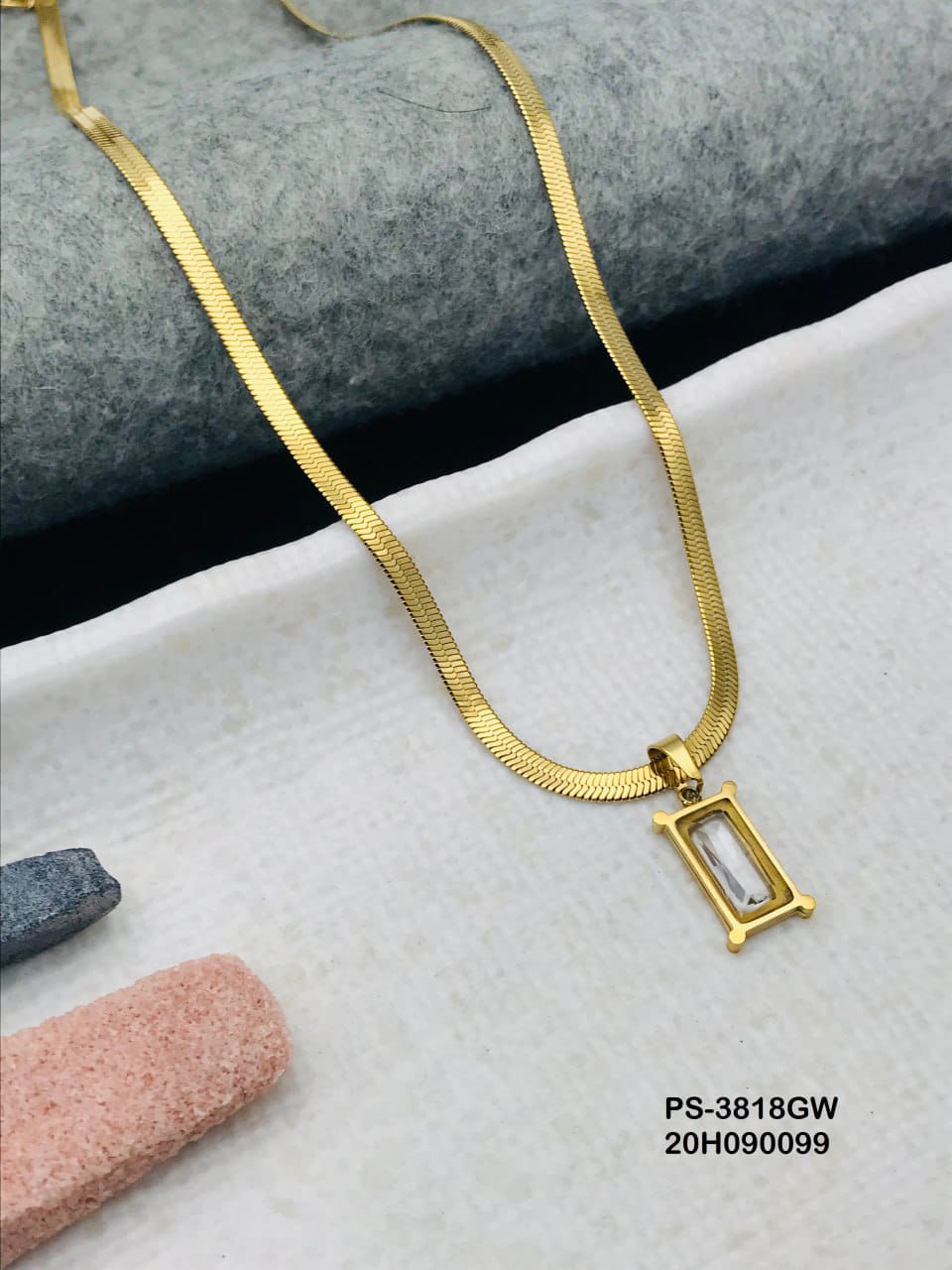 Emerald Charming Chain Pendant